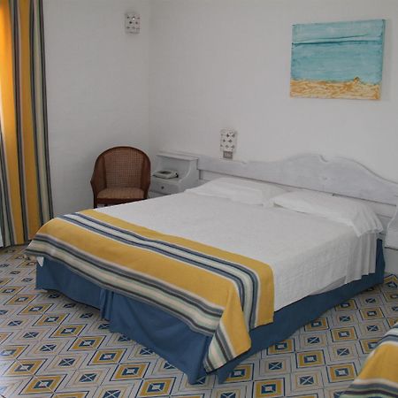 Hotel Tre Botti Baja Sardinia Ngoại thất bức ảnh